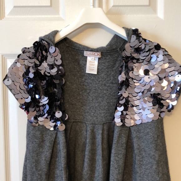 LaRok Palette-Shouldered Cashmere Bland Short Sleeve Hoodie in Charcoal - Picture 3 of 9